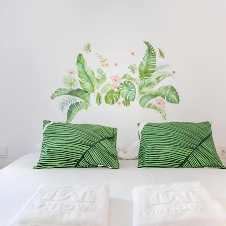 Wintowinrentals Charming & New Building, Close Daire