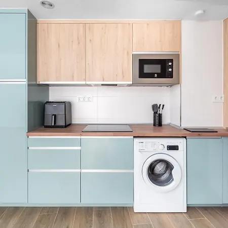 Wintowinrentals Charming & New Building, Close Daire