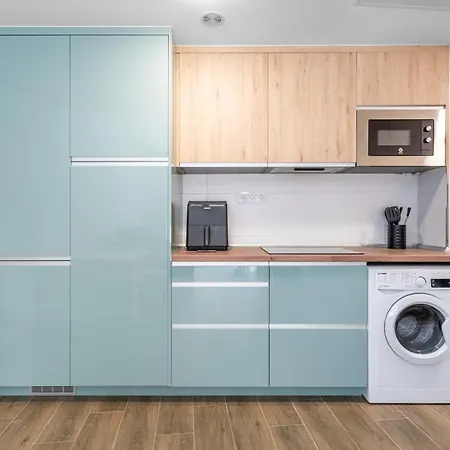 Daire Wintowinrentals Charming & New Building, Close