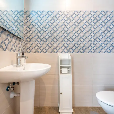 Wintowinrentals Charming & New Building, Close Apartment